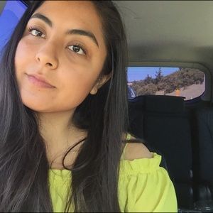 Meet your Posher, Hilaria